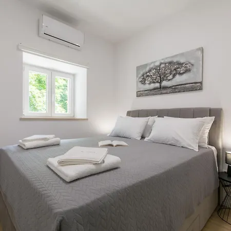 San Salvatore Sweet *